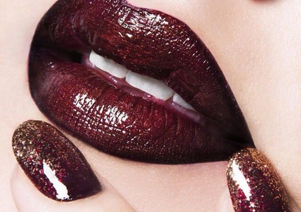 burgundy nails