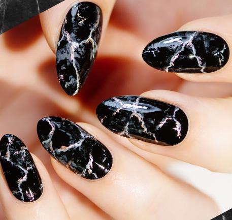 Contemporary Marble Veining black and white nails