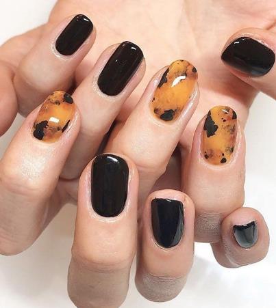 Tortoise Shell Nails