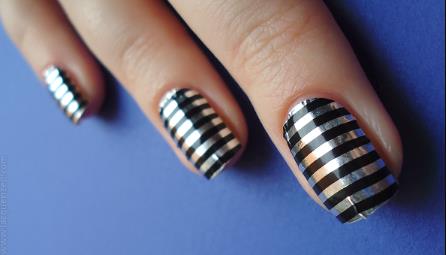 Minimal Chrome Stripes black and silver nails