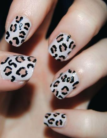 Modern Leopard Print Evolution black and white nails