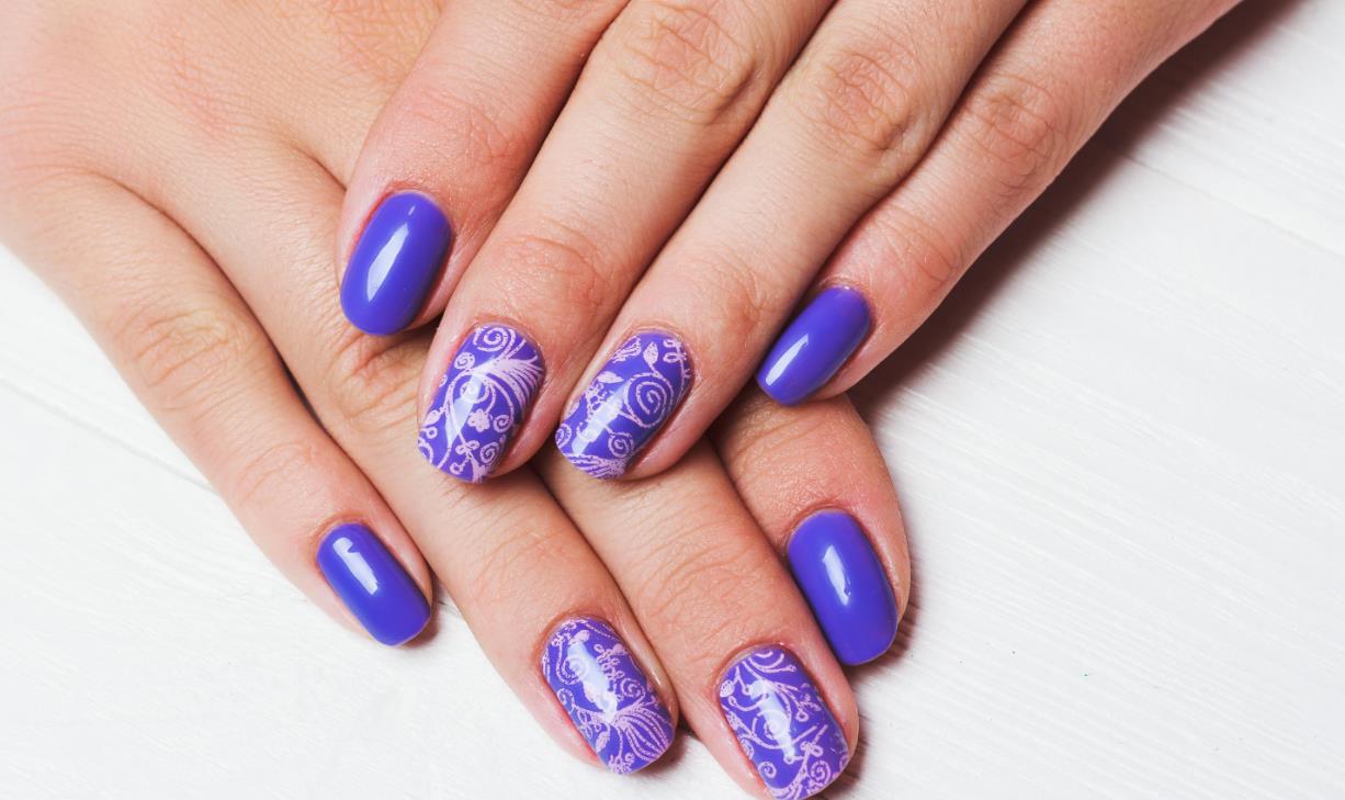 Your Essential Guide to Different French Manicure Styles (French Tip Nails)