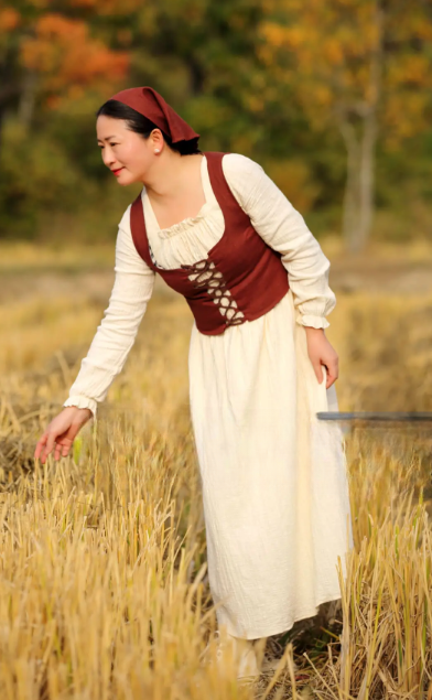 The Humble Tudor Country Maid Costume