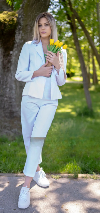 Sophisticated Linen Blazer and Cropped Trousers