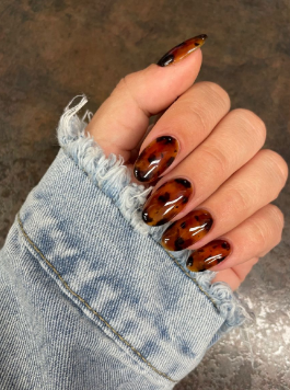 Tortoiseshell Accent Nails nude fall nails