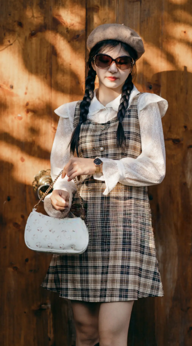 School Day Coraline with Messenger Bag Coraline Dress to Impress Outfit Ideas