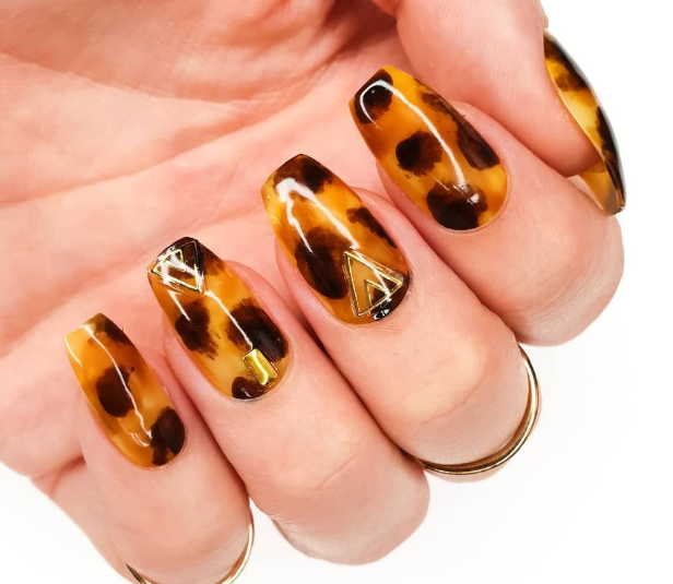 Tortoiseshell Elegance Square Fall Nail