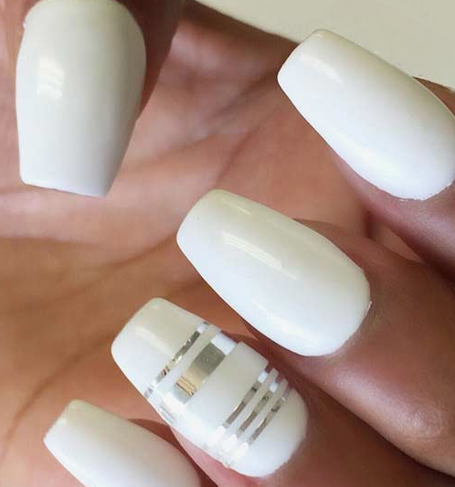 Single Accent Stripe white fall nails