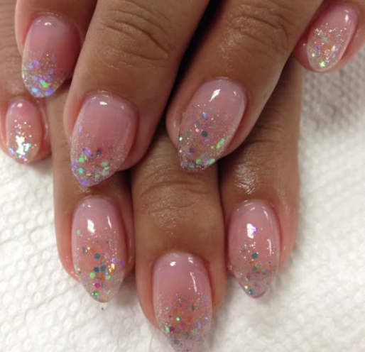 Single Accent Sparkle short nails