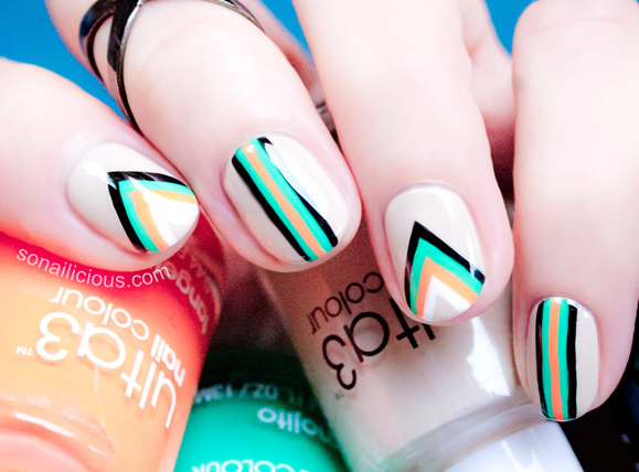 Geometric Line Art short nails