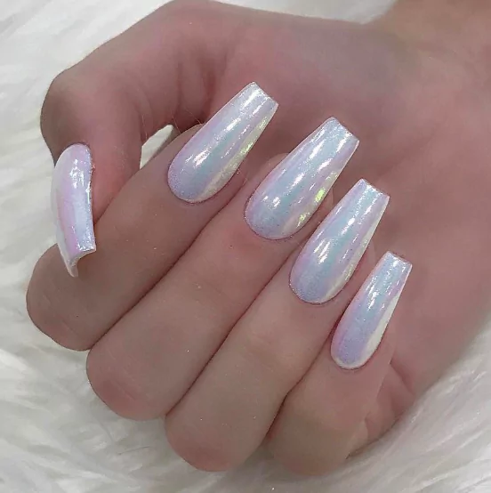 Holographic White
chic fall nail trends
