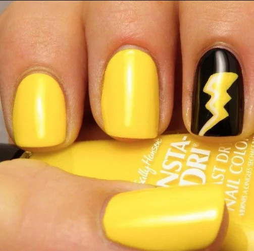 Lightning Bolts NailFashion2025