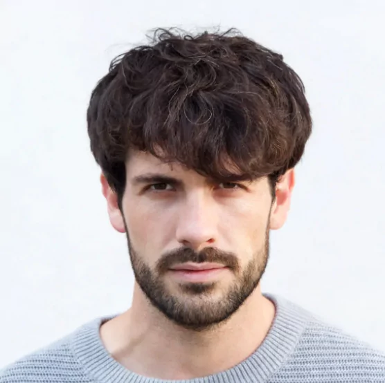 Textured Fringe
low-maintenance medium hairstyles, men’s medium haircuts, easy men’s hairstyles