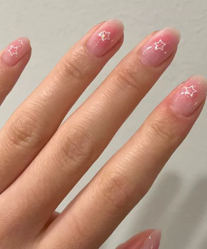 cheek mani, pink gradient nails