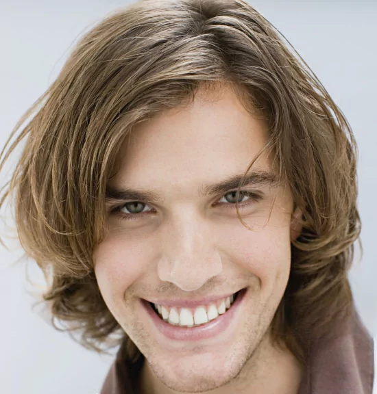 The Bro Flow
trendy men’s hair 2025, medium hair men, simple men’s haircuts,