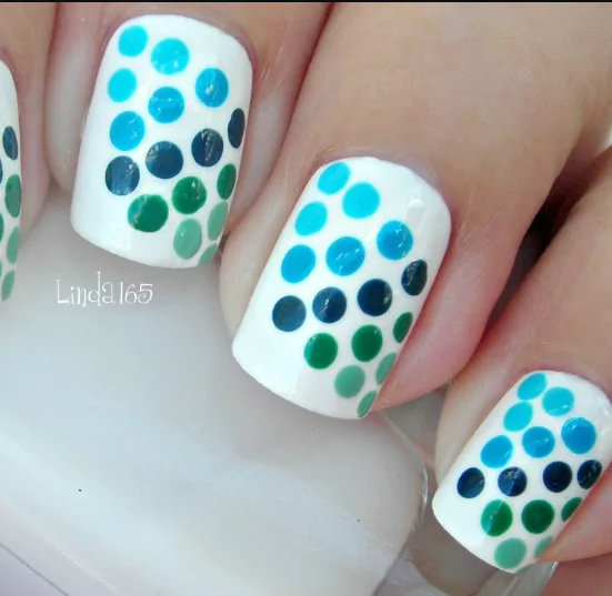 Dotted Gradient
best white nails for autumn