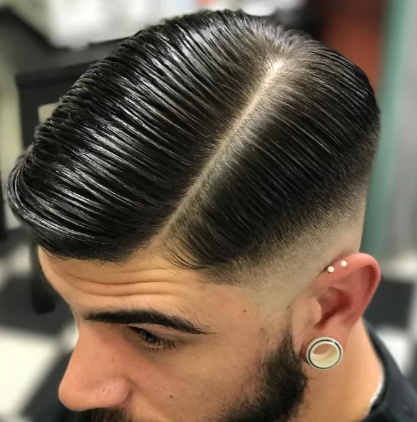 Wet Look Slick Back
Men’s Style Tips