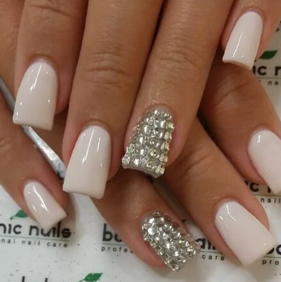 Single Rhinestone Accent
autumn white nail designs