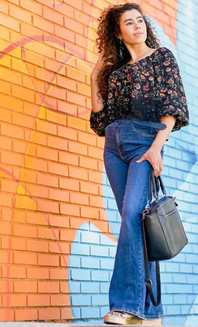 Flowy Kimono + Tank + Straight-Leg Jeans: Effortless Elegance CurvyStyleInspo