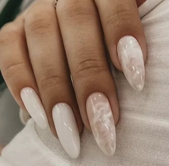 Textured White Quartz
cozy fall manicure