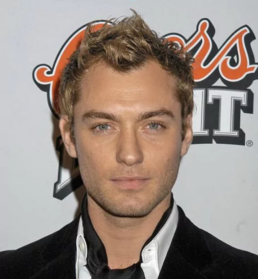 Jude Law: Refined Short Widow's Peak Cut
Jude Law with a refined short haircut that highlights his widow’s peak, styled neatly with a subtle texture for a sophisticated and mature look.