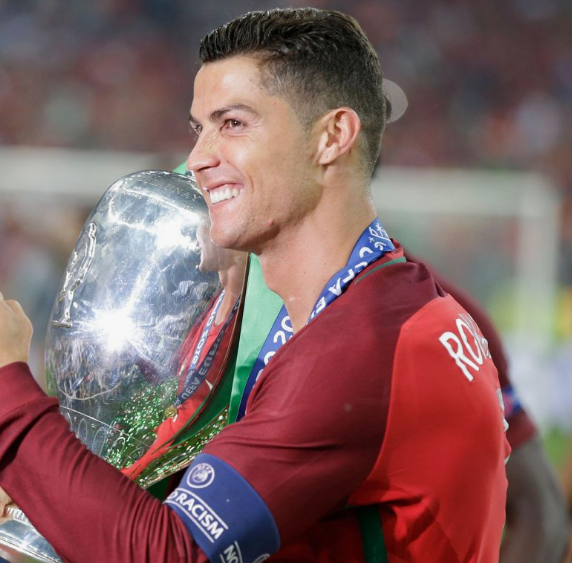 2016 – Euro 2016 Skin Fade Victory Formula
iconic football hairstyles, trendy men’s football cuts