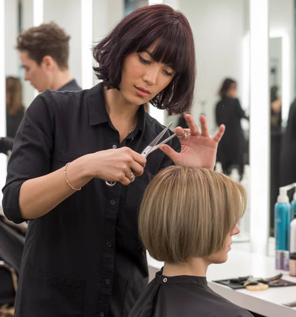 Texturizing Tools That Transform Ordinary Cuts
man cut
Haircut Techniques & Tools