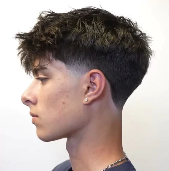 Mid Taper Professional
Haircuts for Men with Straight Hair
