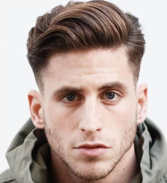 Layered Medium Flow
Haircuts for Men with Straight Hair