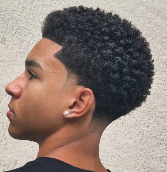 black men's blowout hairstyle
blowout taper textured fringe