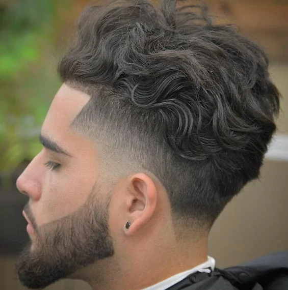 Blowout Taper Wavy Hair
black men's blowout hairstyle
blowout taper textured fringe